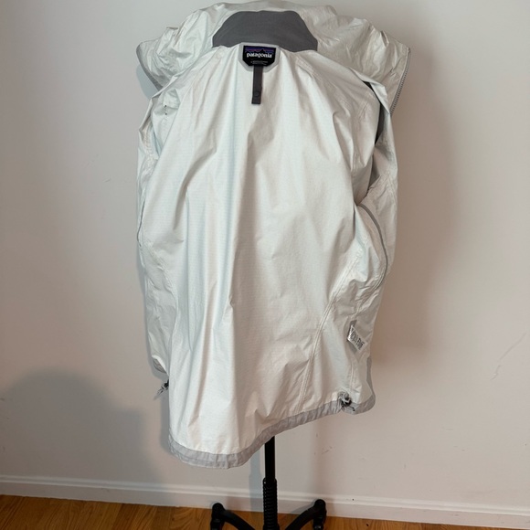 Patagonia Women's Light Gray Rain Jacket - Picture 2 of 3